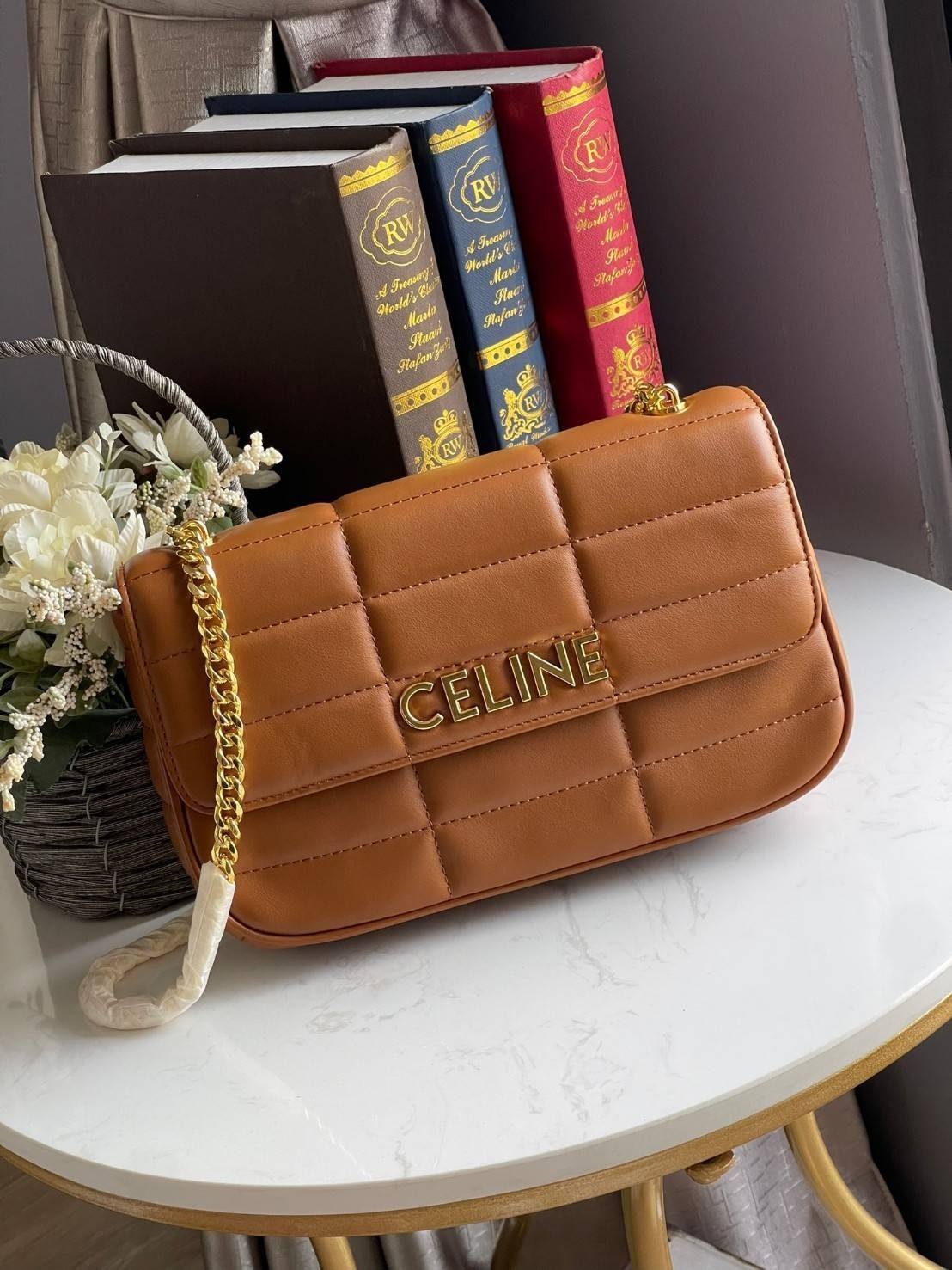 CELINE CHAIN SHOULDER BAG MATELASSE MONOCHROME CELINE in Quilted Goatskin กระเป๋าเทรนด์กระเป๋าสุดฮอตแต่ยังคงความคลาสสิก