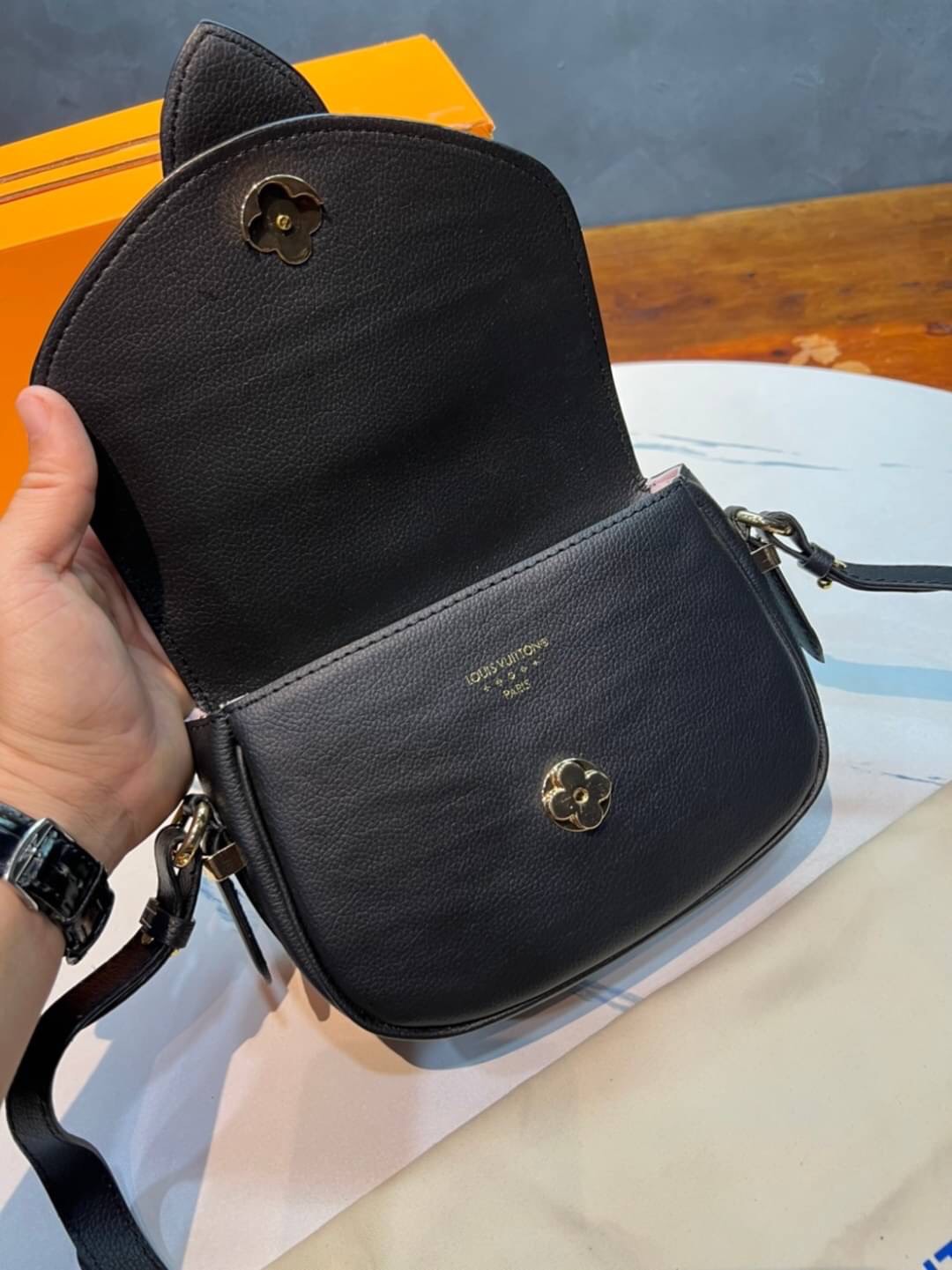 VIP 】หนังแท้ Louis Vuitton Crossbody & Shoulder Bag พร้อมส่งที่ไทย 4 สี