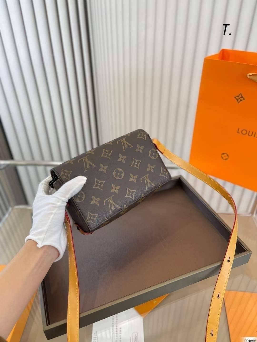 LV Streamer Messenger Bag กระเป๋าสะพายทรงกล่องที่สุดของรุ่นหายาก ดีไซน์คลาสสิกน่าใช้ ใช้ได้ทั้งชายหญิง unisex cool