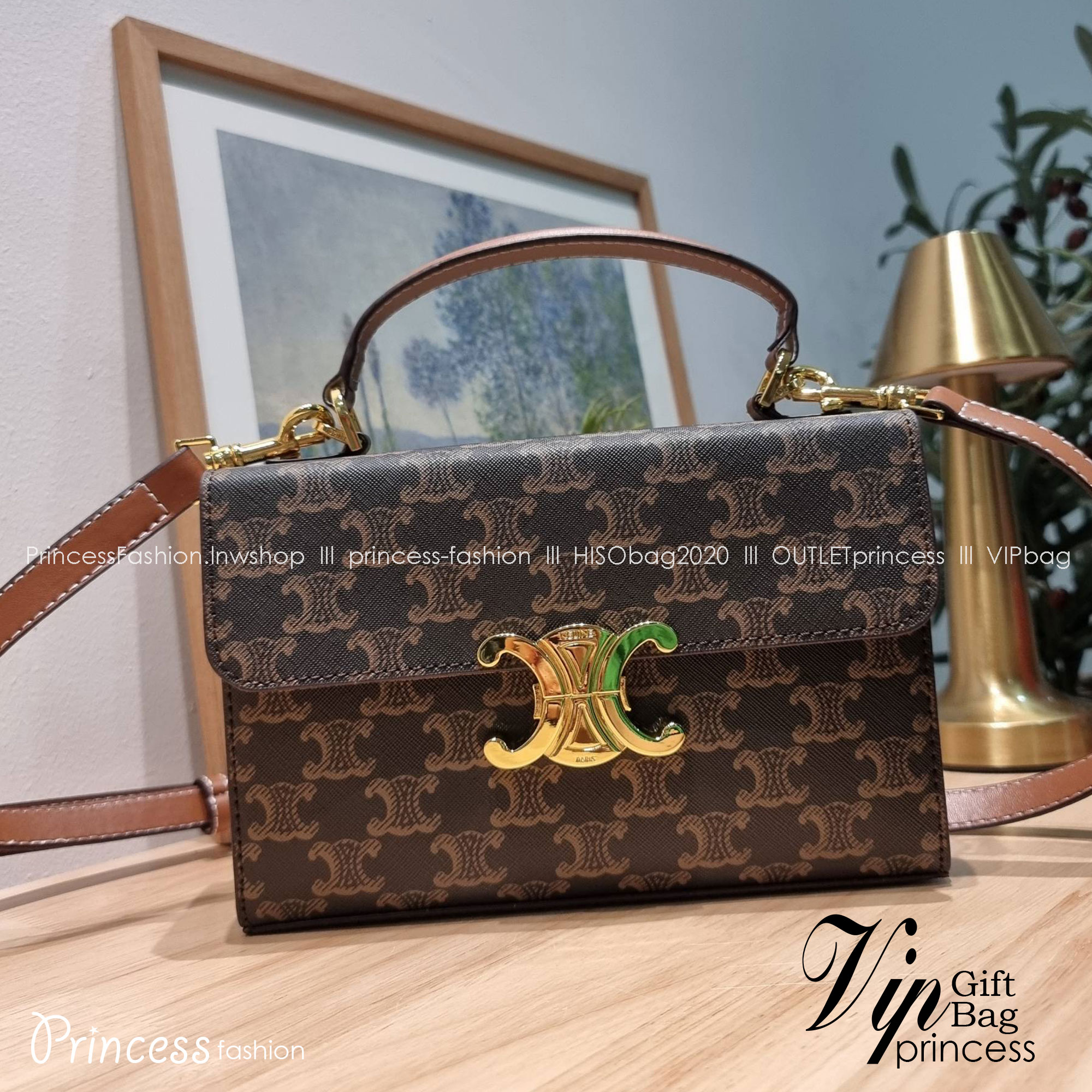CELINE BOX TRIOMPHE IN TRIOMPHE CANVAS กระเป๋าสะพายสวยอยู่ทรง ดีไซน์เอกลักษณ์ ใช้งานง่ายด้วยอะไหล่กดล็อค วัสดุหนังแคนวาสทนทาน