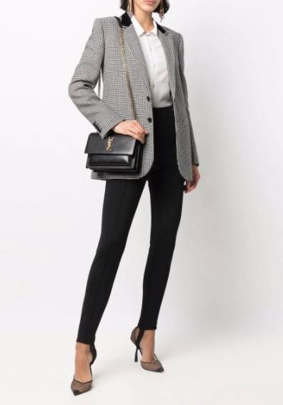 VIP 】YSL_SUNSET MEDIUM IN CROCODILE EMBOSSED SHINY LEATHER Bag VIP GIFT WITH PURCHASE (GWP) พรีเมี่ยมกิ้ฟ Limited Edition จาก YSL DUTY FREE COUNTER วัสดุหนังแกะสังเคราะห์ อะไหล่ดำทั้งใบ งานฮอตรุ่นฮิตที่กำลังมาแรง ตกแต่งป้ายห้อยเก๋ๆ ด้วยตัวอักษรแบรนด์ สายส