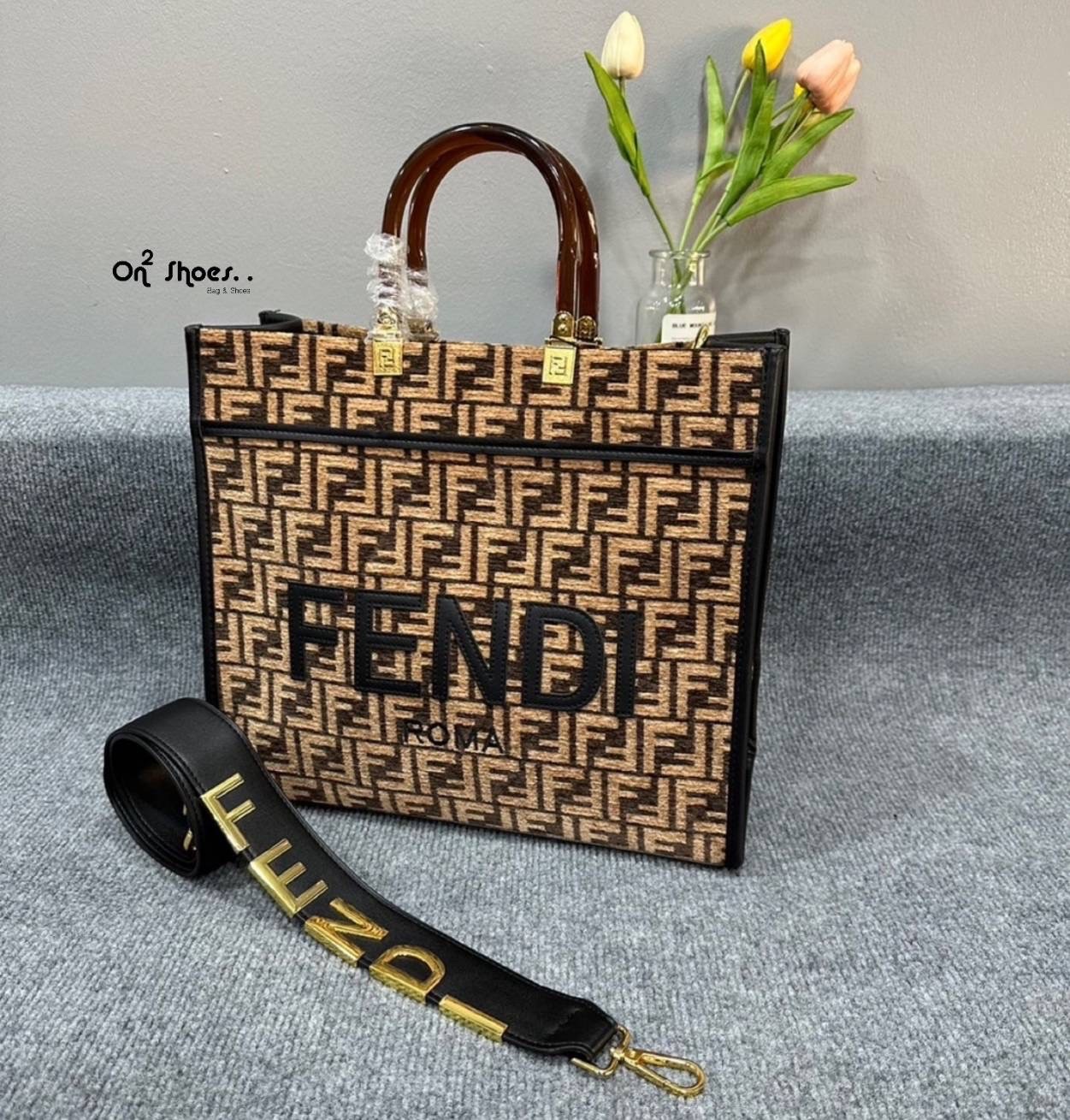 FENDI SHOPPING BAG / FENDI TOTE BAG กระเป๋าถือ/สะพายไหล่ ทรงสวย หรู ดูโดดเด่น ดีไซน์ทันสมัย