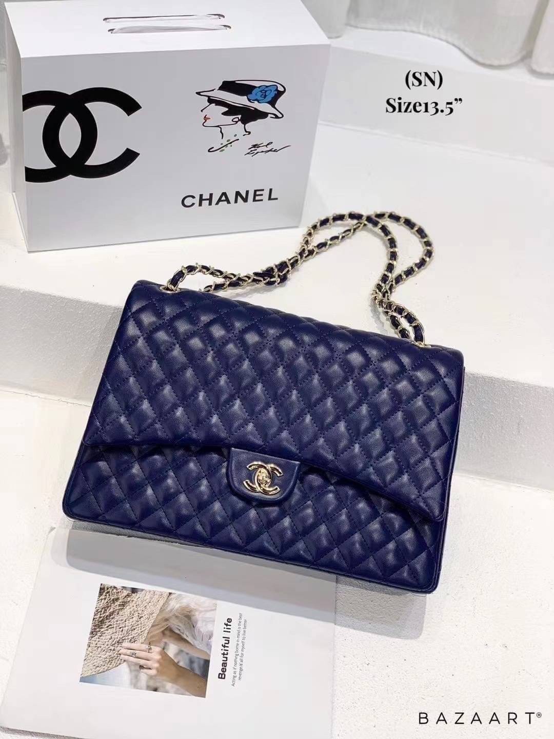 CHANEL MAXI CLASSIC 13.5" กระเป๋าสะพายทรงคลาสสิคใบใหญ่ จุของได้เยอะมากๆ งานสวยหรูมาแต่ไกล สวยงามไม่ผิดหวังค่ะ