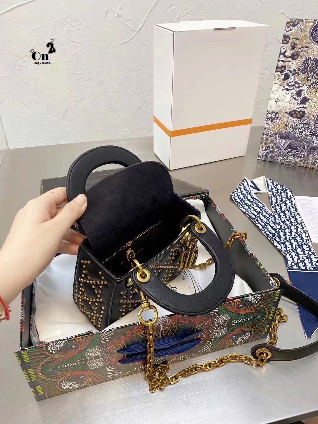 Dior bag Lady rhombus three grid diana bag / DIOR CD MINI LADY STUDDED BAG กระเป๋าสะพายข้างไซส์มินิสุดฮอต คลาสสิคตลอดกาล งานสวยเป๊ะ จะถือออกงานหรูๆ คุณหนูๆ ก็เริ่ด จะหิ้วเป็น everyday bag ก็เก๋สุดๆ ค่ะ