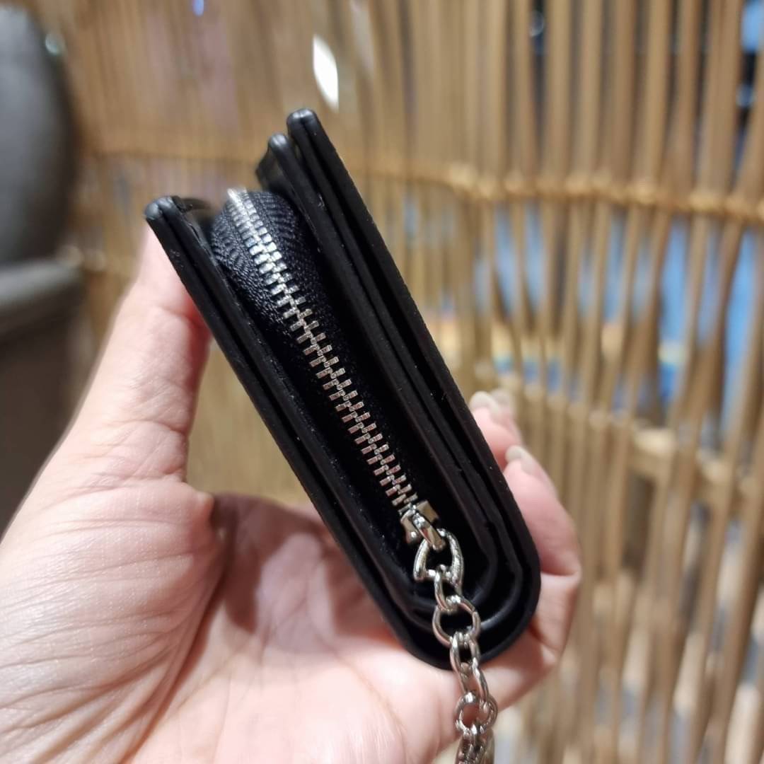 C4591 C4592 COACH COACH x PEANUTS SNAP WALLET IN SIGNATURE CANVAS WITH SNOOPY PRINT / WITH WOODSTOCK PRINT กระเป๋าสตางค์ใบเล็ก ขนาดกำลังเหมาะ ดีไซน์น่ารักอีกแล้วจ้า ♥️ มันน่ารักน่าใช้มาก โดดเด่นด้วยลายคอลเลคชั่นยอดฮิต วัสดุหนังแคนวาสเคลือบลาย เปิด-