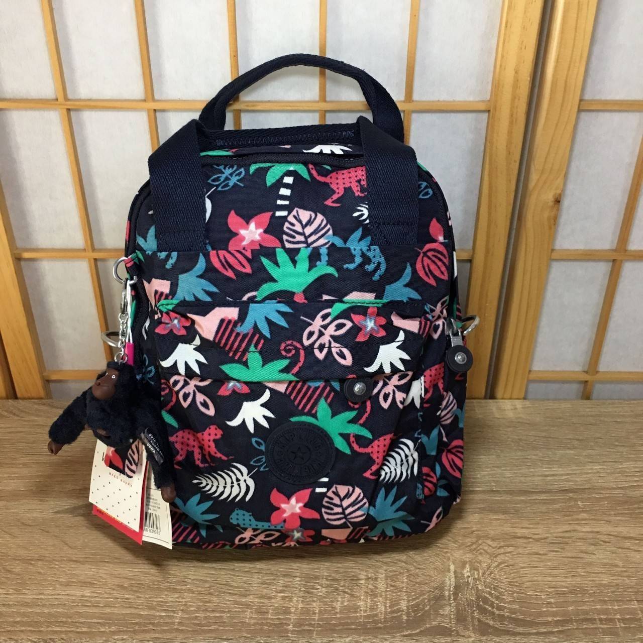 Kipling Mini Backpack K12688 กระเป๋าขนาดมินิ ใช้งานได้ถึง 3 แบบ ปรับเป็นเป้สะพายหลัง สะพายข้าง และมีหูหิ้ว ลวดลายสวยน่ารัก มีช่องเก็บหลายช่องแยกเก็บของจุกจิก ด้านข้างมีช่องโล่งไว้ใส่ขวดน้ำหรือของที่ต้องหยิบใช้บ่อยครั้ง สะพายได้กับสาวทุกลุคเลยค่ะ ไม่ควรพลา