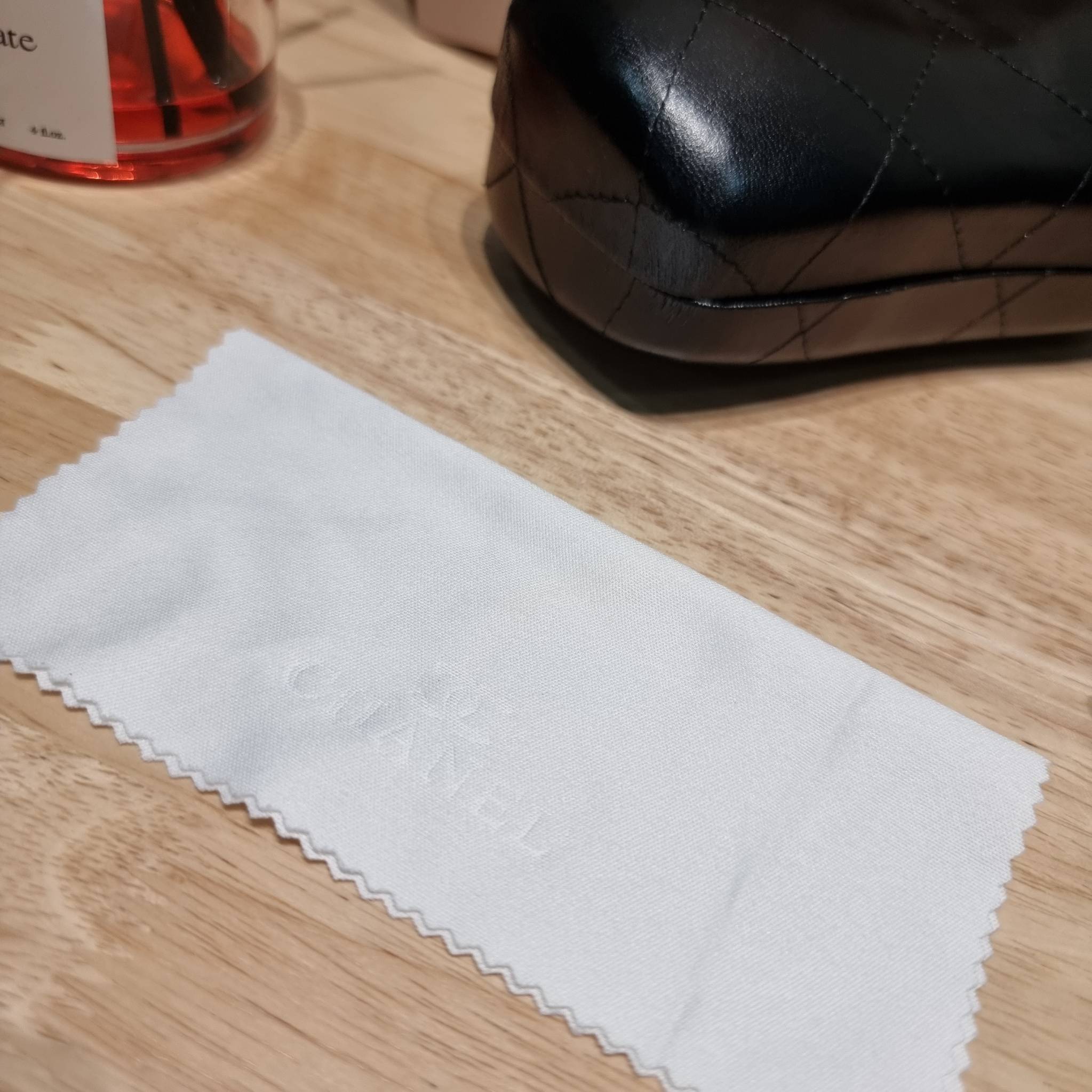 Chanel Sunglasses UV protection gift Box set สุดคุ้ม มาพร้อมอุปกรณ์ครบเซ็ท ดีไซน์ชิคมากแม่!! รับรองไม่ซ้ำใคร ใส่เสริมโหงวเฮ้ง ดูผู้ดี มีพกติดตัวไว้ไม่ตกเทรนด์ ใช้ได้ทุกโอกาส