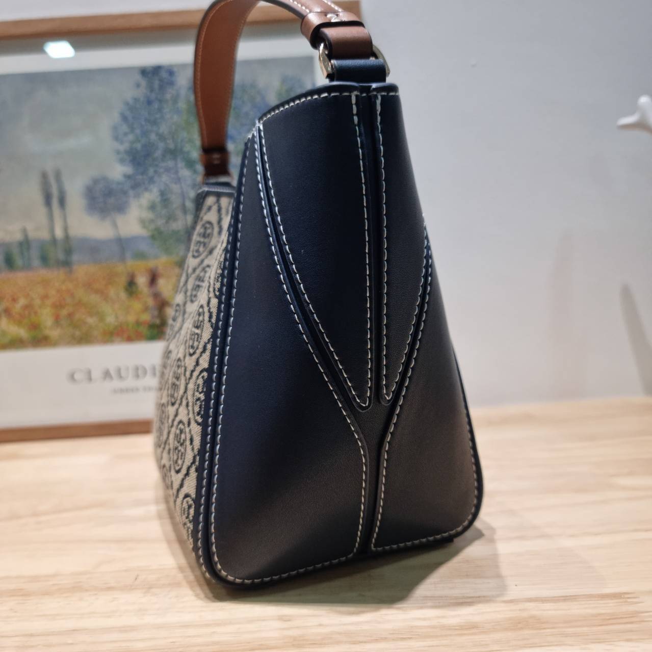 TORY BURCH SMALL T MONOGRAM MCGRAW BUCKET BAG กระเป๋าทรงบัคเก็ตโมโนแกรม เกรดออริ สลับแท้ 1:1 ใช้งานต่างประเทศได้