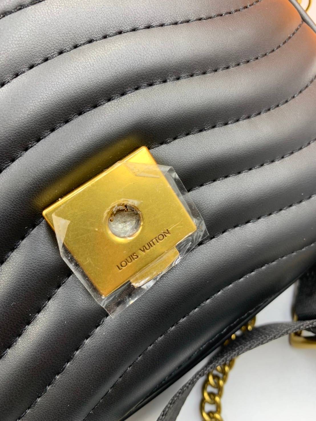 VIP GIFT 】LOUIS VUITTON NEW WAVE MULTI-POCHETTE (4colors)