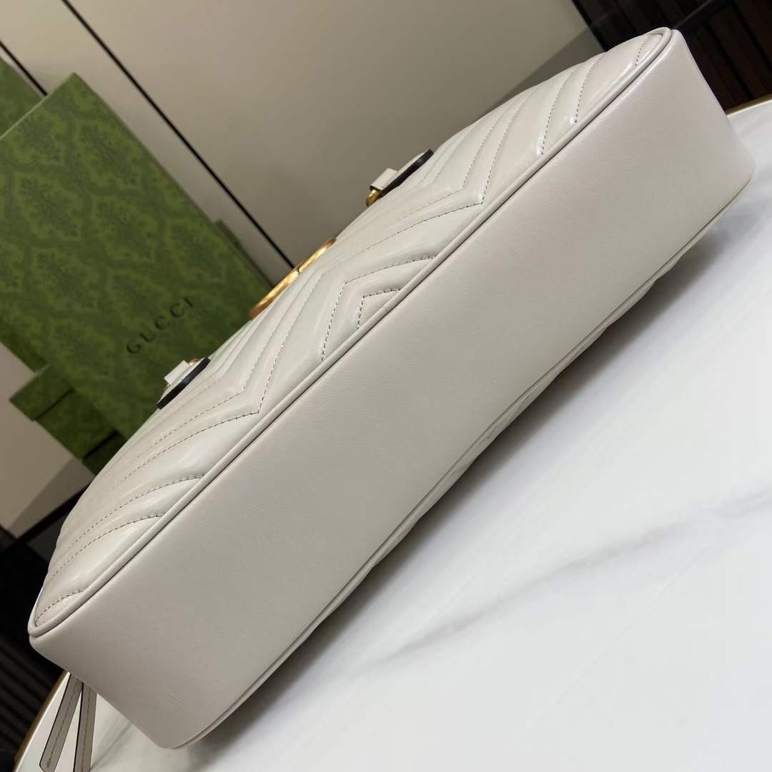 14" GUCCI GG MARMONT MEDIUM TOP HANDLE BAG กระเป๋าสะพายไหล่ใบใหญ่ หนังลายเชฟร่อนรุ่นใหม่ต้อนรับซัมเมอร์ สวยหรูตามตามแบบฉบับแบรนด์