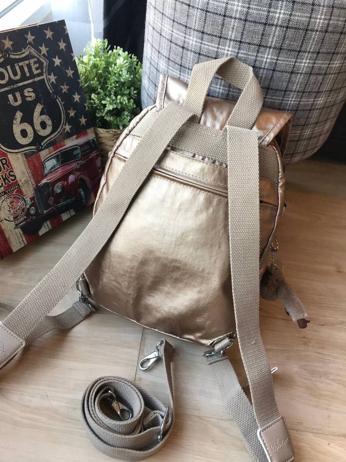 Kipling Basic Firefly Up Small Backpack กระเป๋าเป้/ สะพายข้าง 2 way วัสดุ Polyamide 100% เปิดปิดด้วยตัวล็อค 2 ชั้น มีช่องใช้งานหลายช่อง รวมถึง ช่องซิปด้านหน้า มาพร้อมสายสะพายอีก 1 เส้น ด้านหลัง มีช่องสำหรับเก็บสายเป้ ปรับเปลี่ยนเป็นสะพายไหล่ พร้อมพวงกุญแจ