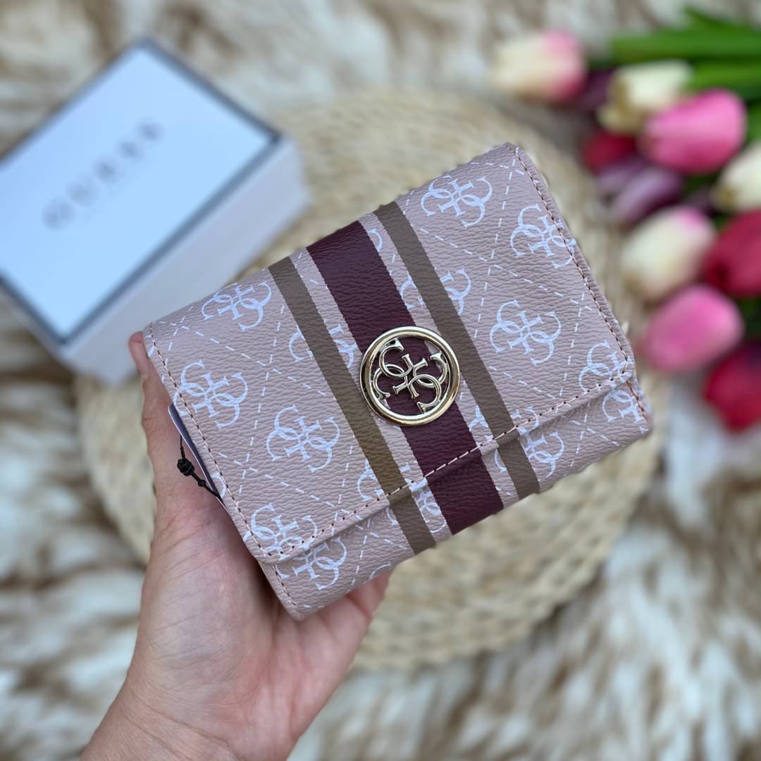 Guess wallet กระเป๋าสตางค์ใบสั้นซิปรอบทั้งใบ หนังลายแบรนด์ทั้งใบด้านหน้าติดโลหะโลโก้แบรนด์ หนังดีงามมาก