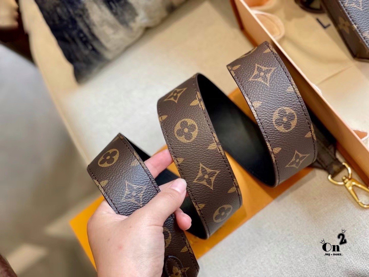 LV Toiletry 26 with strap / LV Toiletry Pouch 26 in Monogram Reverse Canvas with Wide Shoulder Strap Replica ต๊าซมากแม่ ลุคนี้ความเท่ ความปังได้หมด มาใหม่ลายโมโนแกรม งานซิปมา2 สาย งานสวยเป๊ะมาก ได้หญิงสะพายได้ ผู้ชายสะพายดี ใครหาอยู่ห้ามพลาดน้า งานอะไหล่ป