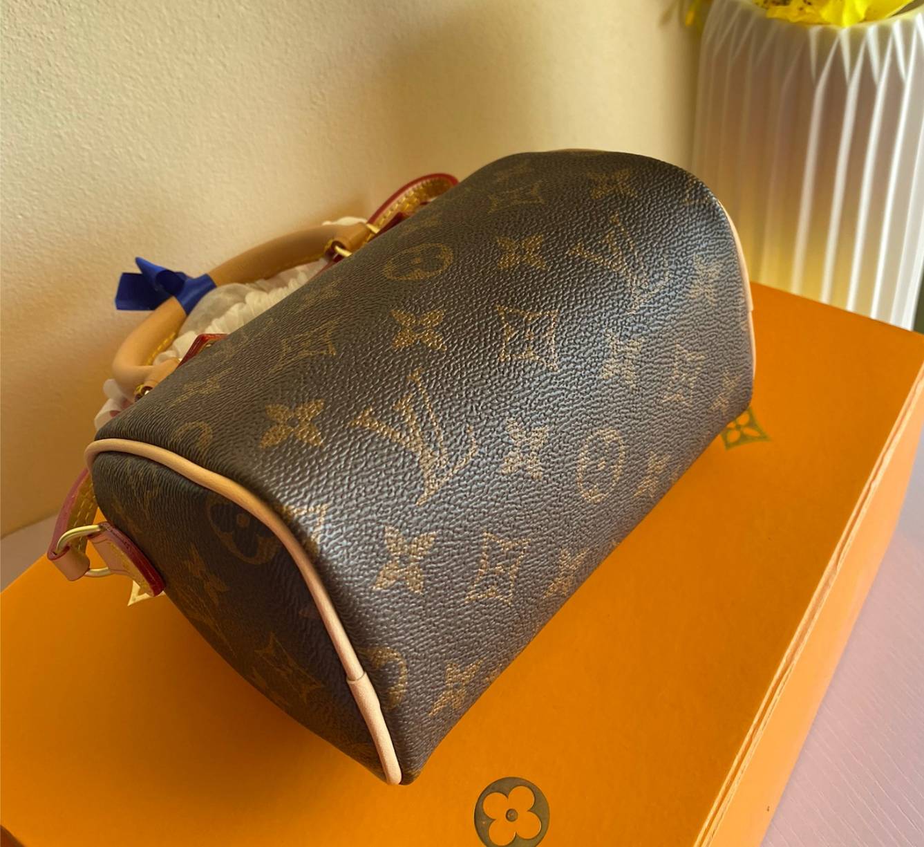 VIP GIFT 】LOUIS VUITTON NANO SPEEDY พร้อมส่งความน่ารักค่ะ! กระเป๋าทรงหมอนไซด์มินิ หนังแกะแท้นิ่มสวยงามค่ะ เปิดปิดกระเป๋าแบบซิป ภายในสามารถใส่มือถือได้ กระเป๋าเงินใบกลางได้ พาสปอร์ตได้ค่ะ