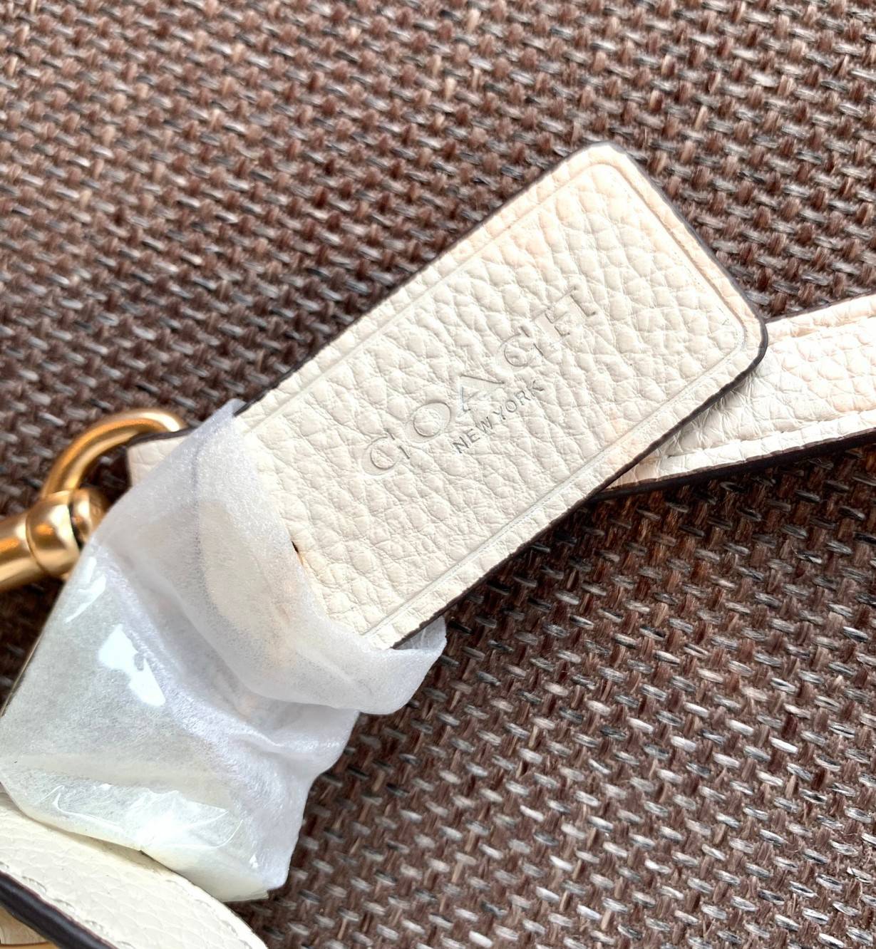 COACH KLEO HOBO BAG ((C7257//C6809//C6807)) พร้อมส่ง คุณภาพเกินเบอร์เลยจ้าา จำนวนจำกัด! กระเป๋าคล้องไหล่หรือสะพายข้างได้ Hobo รุ่นใหม่ล่าสุด ดีไซด์รูปทรงให้ดูเรียลขึ้น หนังแท้นิ่มสวย เปิดปิดกระเป๋าแบบซิปมีหนังห้อยลงมา ภายในกระเป๋าสามารถใส่กระเป๋าเงินใบยาว