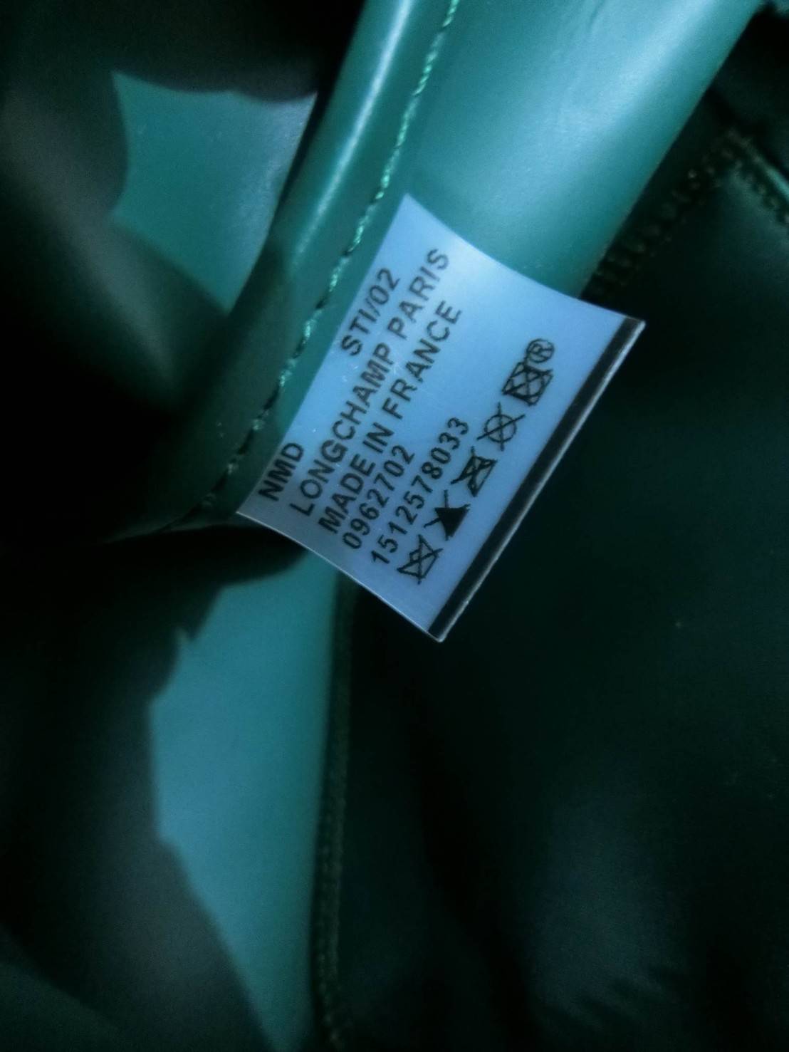 Longchamp Size S สินค้าใหม่ ของแท้!! เป็นล็อตผลิตเกินออเดอร์จากโรงงาน มาพร้อมการ์ด/ถุงผ้าแบรนด์/ถุงกระดาษแบรนด์ Size S: 25 x H. 23 x 16 cm. Color: Emerald Green 033