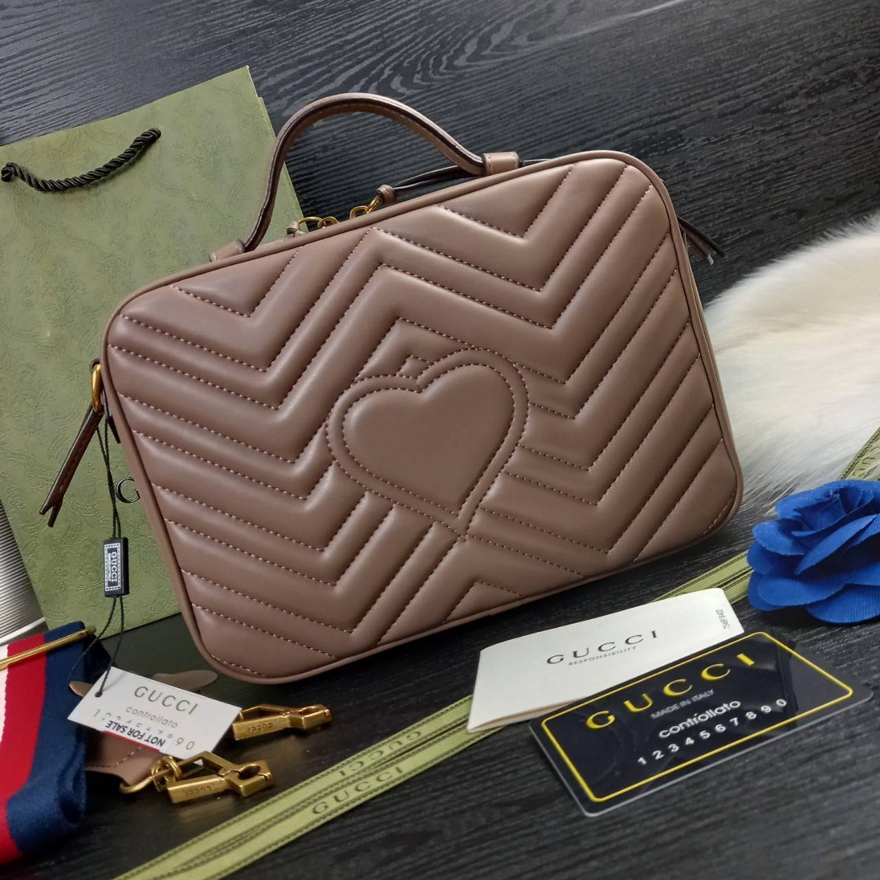 VIP GUCCI GG MARMONT TOP HANDLE SHOULDER BAG / BOLSA GG MATELASSE กระเป๋าถือ กระเป๋าสะพาย คอลเลคชั่นสุดหรู มาพร้อมสายสปอร์ตสะพายยาว สามารถปรับระดับได้ ถอดได้ เป็นอีกรุ่นที่โดดเด่นมากๆ การใช้งานคล้องตัวสุดๆ โดดเด่นด้วยโลโก้ GG ขนาดใหญ่เป็นเอกลักษณ์