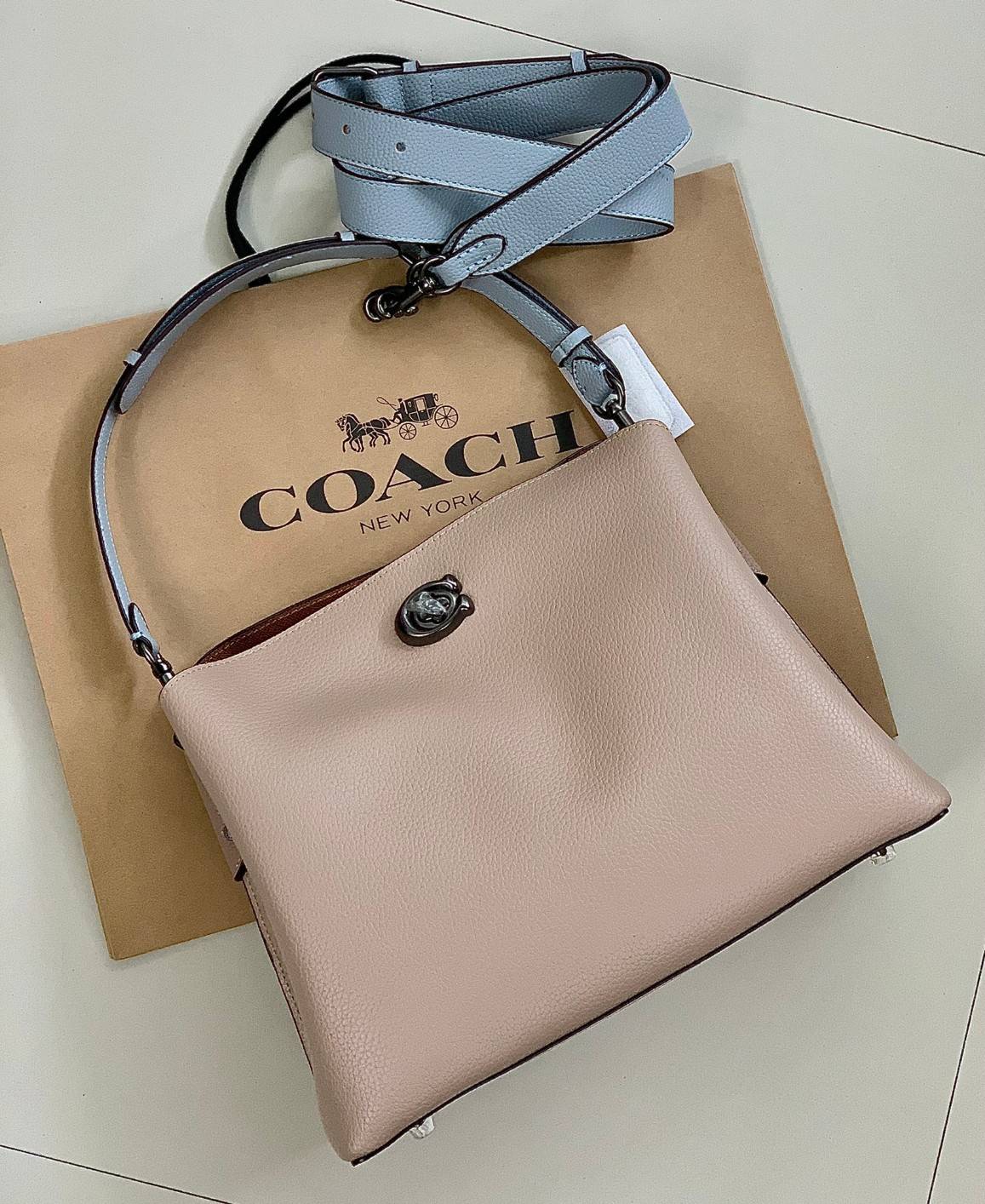 COACH WILLOW SHOULDER BAG ((C2745//C2590//C2621)) พร้อมส่งที่ไทย รุ่นแนะนำค่ะ🔥🔥 🔺กระเป๋าหิ้ว//คล้องไหล่//สะพายข้าง สุดคุ้ม! หนังแท้ชั้นดี ได้ไปหลงรักแน่นอนค่ะ หนังสวยมากๆ😘 🔺ตัวกระเป๋าแบ่งเป็นสองช่องหลัก ด้านนึงเป็นแ
