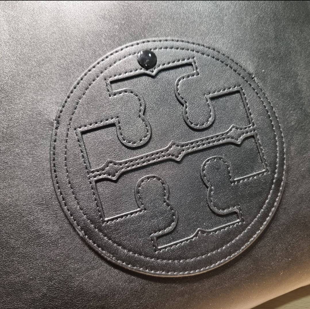 TORY BURCH ECO ELLA TOTE BAG / TORY TOTE BAG พร้อมส่ง 3 สี กระเป๋าสะพายทรงโท้ท ขนาดกำลังสวย จุของได้เต็มที่ รูปทรงคลาสสิคชวนใช้ โดดเด่นด้วย patch โลโก้ คอลเลคชั่นน้องใหม่ ส่งมาให้สาวๆได้ใจฟูอีกหนึ่งไอเท็ม