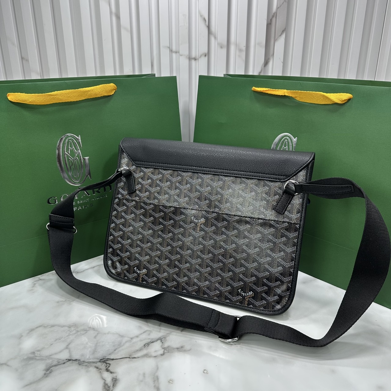 ORI หนังแท้ | Goyard Coursier Messenger bag กระเป๋าแมสเซ็นเจอร์ดีไซน์ใหม่ กะทัดรัดใช้งานได้อย่างคล่องตัว เหมาะมากสำหรับสายสปอร์ต ที่สุดของความหรูตอบโจทย์การใช้งาน ใบจริงสวยงามตามรูปค่ะ