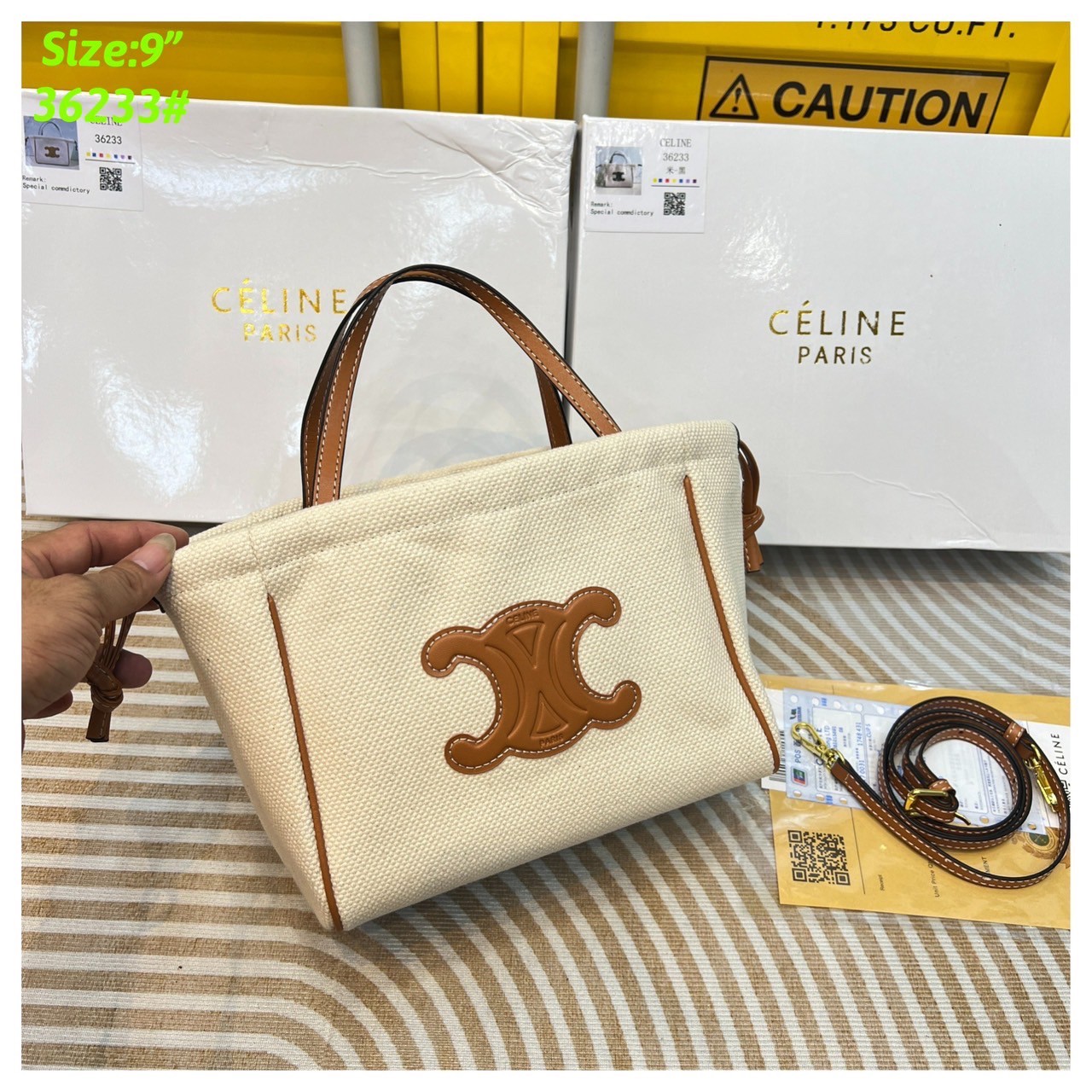 CELINE Horizontal Cabas Canvas / CELINE TOTE BAG กระเป๋าทรงโท้ทกำลังมาแรง ขนาดและดีไซน์ทรงสี่เหลี่ยมผืนผ้า สามารถใส่ของได้เยอะและนำมาใช้ได้ทั้งไปทำงานหรือไปช้อปปิ้งได้ แมทช์กับเสื้อผ้าได้ง่าย เรียกได้ว่าคุ้มค่าคุ้มราคาสุดๆ