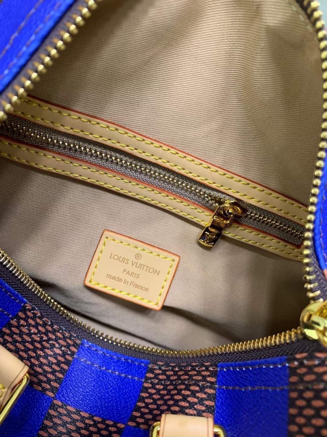 LV Speedy 25 Bandoulière Damier Pop กระเป๋าสะพายสปีดี้สีใหม่ Bleu ราพุ่งไปแล้ว หลังจากตะลิชถือ รีบจับจองนะคะ ล็อทหน้าราคาอับแน่นอนเลยค่า