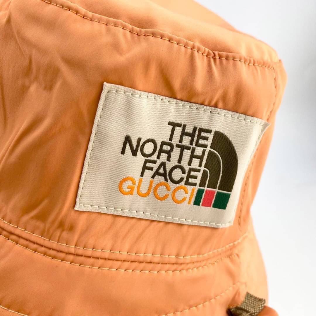 The North Face x Gucci GG canvas hat พร้อมส่งที่ไทย หมวกผ้าแคนวาสใส่ได้ 2 ด้าน พร้อมสายรัดคางเส้นยาว งานปักละเอียดคมชัด เกรดออริจินอล สวย คุ้มค่าค่ะ