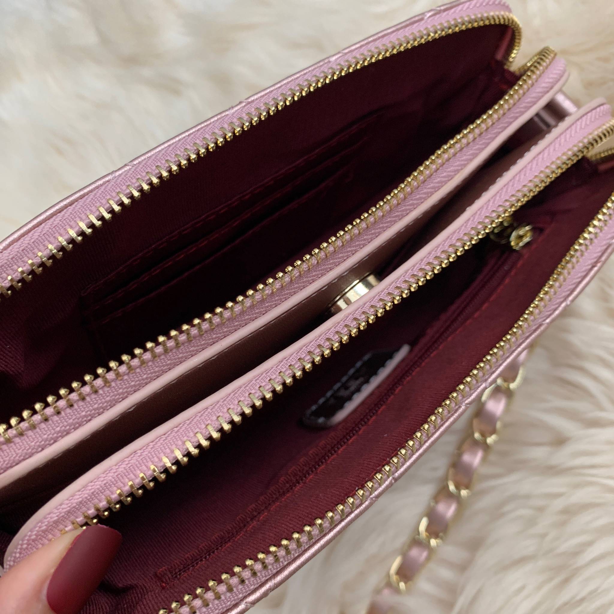 💥รุ่นขายดี มาเพิ่มแล้วค่า KEEP Carla รุ่นขายดีที่สุด ทรง น่ารักสุดๆ 💙 พร้อมสีCollection ใหม่ ‘’Blink Blink glitter ‘’ มีให้เลือกถึง 3 สี : Blink Blink glitter in Pink // Blink Blink glitter in Grey // Blink Blink glitter in Brown 👍