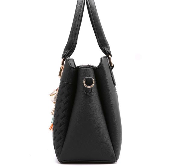 กระเป๋าสะพายข้างผู้หญิง กระเป๋าถือ ทรงคุณนาย กระเป๋าหนังแบบผู้ใหญ่ วัยทำงาน แต่งพู่ เพิ่มสีสัน แยก 3 ช่อง 802542