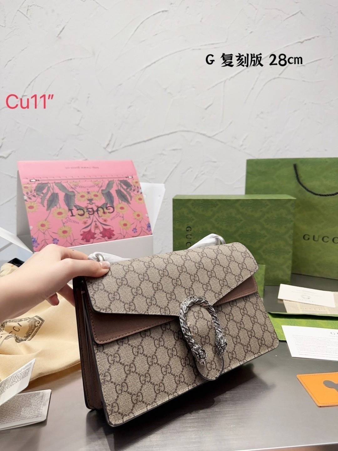 GUCCI Dionysus small shoulder bag กระเป๋าสะพายรุ่นคลาสสิคสุดวินเทจ ฮอตสุดไม่มีใครเกิน ที่สาวๆต้องไม่พลาด!! ดึงดูดและสะกดสายตาด้วยอะไหล่ดีเทลหรู