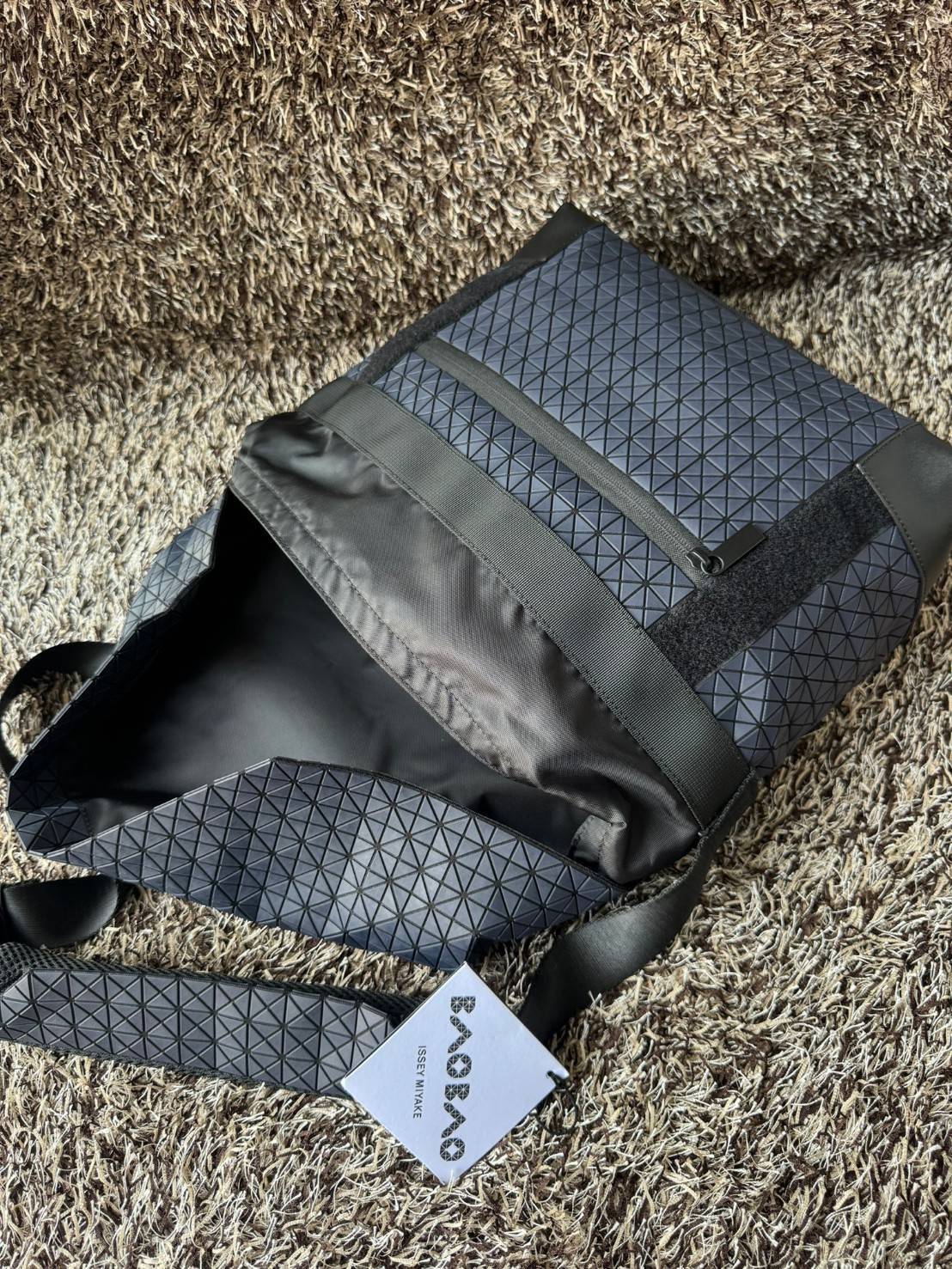 พร้อมส่ง 4 สี Baobao issey miyake Sling shoulder bag / Miyake geometric-panelled Laptop กระเป๋าสะพาย 🧡 เกรดออริจินอล 1:1 สลับแท้