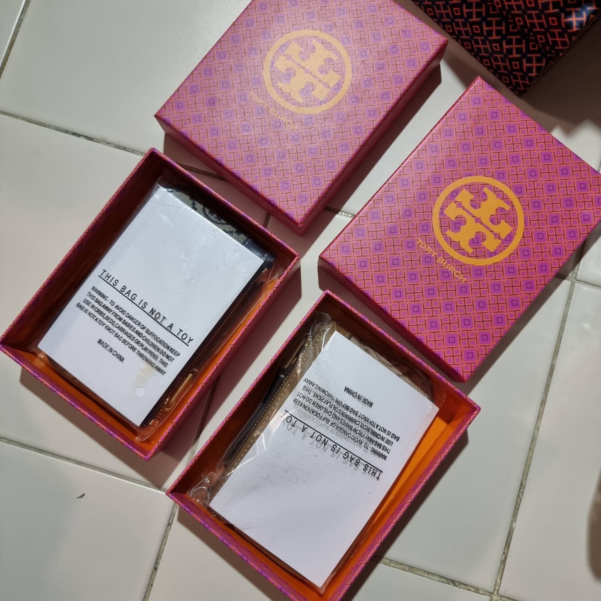 TORY BURCH T MONOGRAM CARD CASE KEY RING ใหม่ล่าสุด กับกระเป๋าเอนกประสงค์สำหรับถนอมบัตร น่ารัก คิ้วท์ๆ ใบจริงน่าใช้มาก