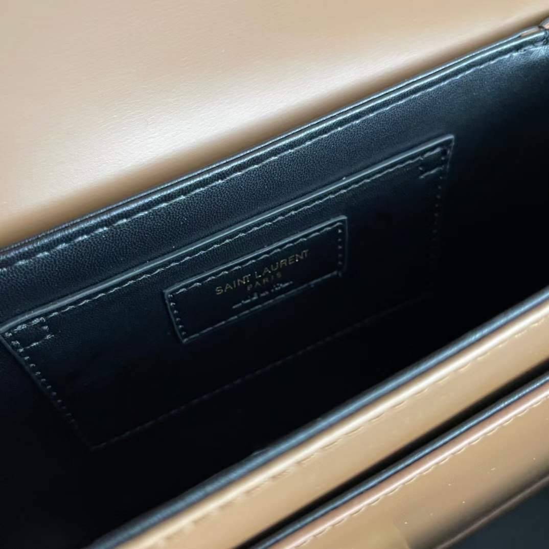 YSL Solferino medium crossbody bag คอลเล็คชั่นน้องโรเซ่ ROSE BLACKPINK ที่สุดแห่งความคลาสสิก เกรดออริจินอล หนังสวยมาก กระเป๋าสะพายรุ่นที่สาวๆ ทุกคนควรมีติดตู้ ภาพถ่ายจากงานขายจริง สวยตามรูป ไม่ผิดหวังค่ะ