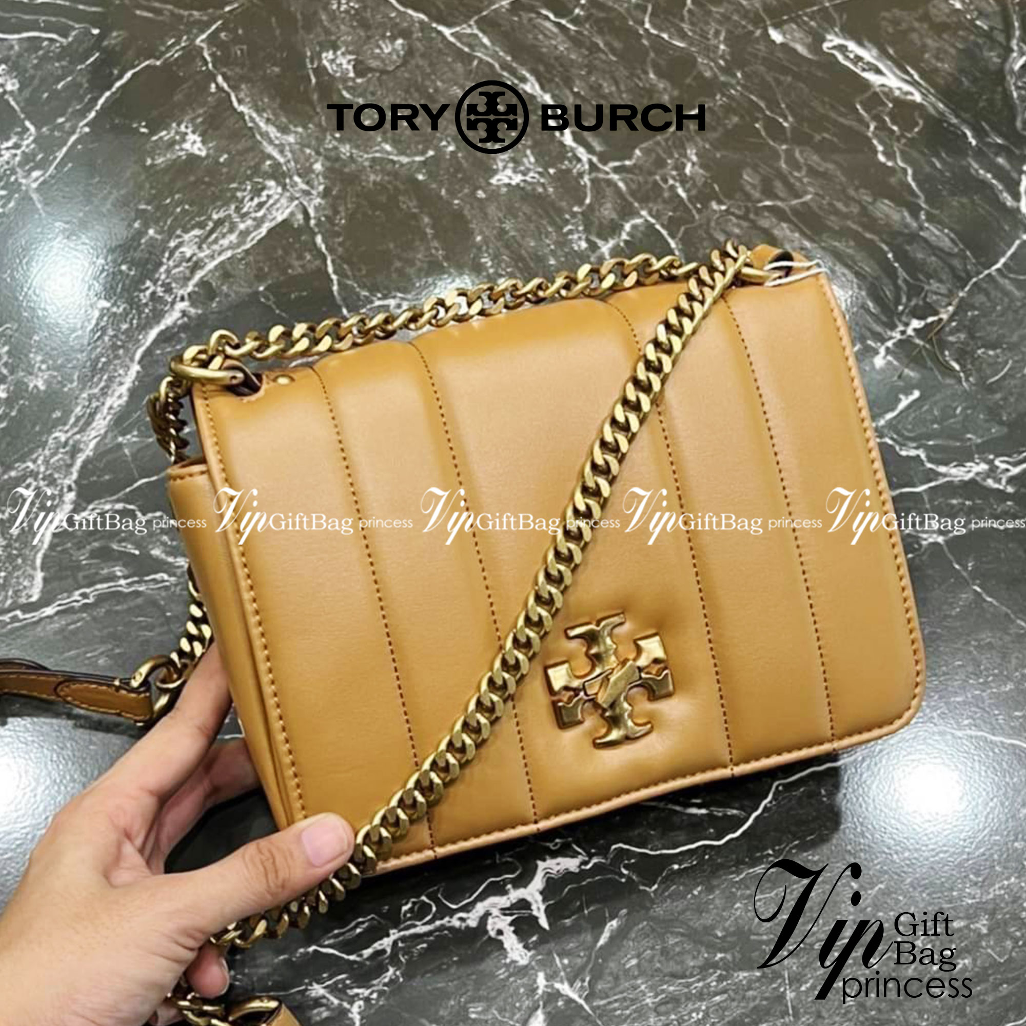 Tory Burch Our Kira shoulder bag with beveled turn-lock hardware พร้อมเสิร์ฟสีคลาสสิค กระเป๋าถือ/สะพาย ทรงสวย สะพายคล่องตัว ดีไซน์เส้นคมสวยหรู สัมผัสดีงาม นิ่มมือ เปิด-ปิดด้วยอะไหล่บิดล็อค ภายในเป็นช่องโล่ง สะพายไปไหนก็สะดวก แนะนำสวยก่อนใครได้ที่นี่ จัดไป