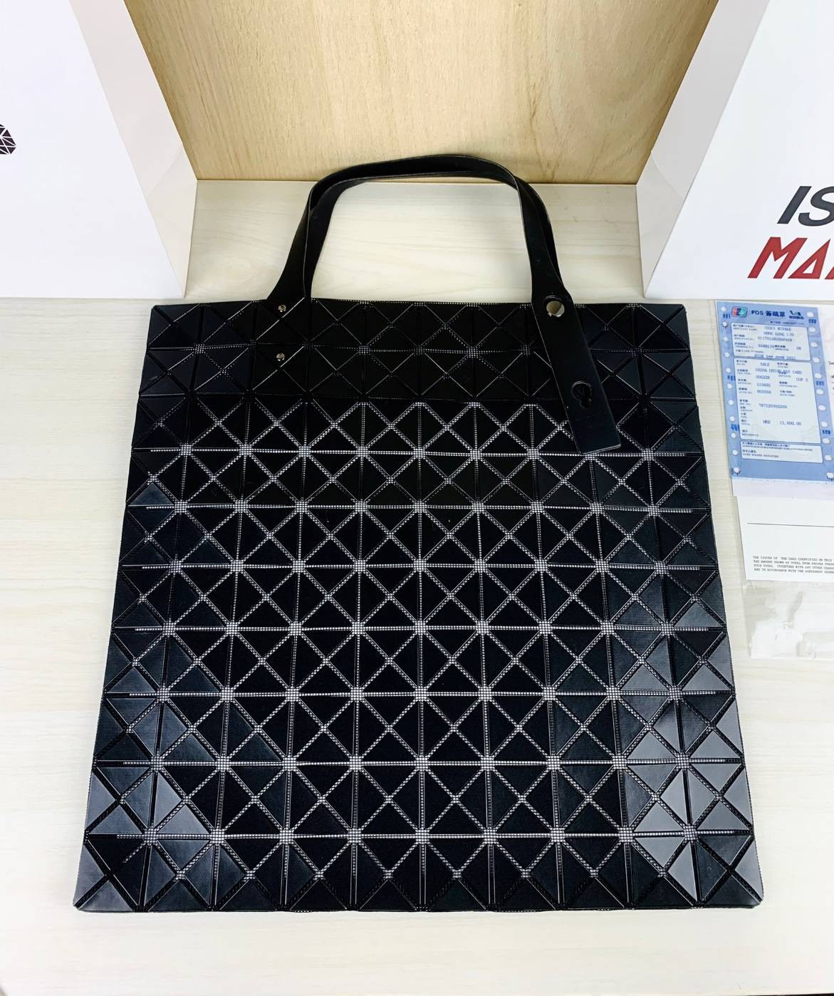 BAOBAO ISSEY MIYAKE 10x10 BLOCK TOTE BAG 39cm กระเป๋าถือทรง shopping โท้ทใบใหญ่ลายตาราง เกรดออริจินอล ภาพสินค้าถ่ายจากงานขายจริง ใช้งานต่างประเทศได้