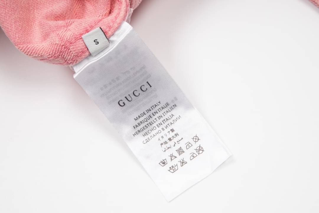 Gucci GG Supreme pattern denim jacket / Gucci jacket Denim Pink เกรดออริจินอล มีป้ายแท็กที่คอเสื้อ ใส่ได้ทั้งผู้หญิงผู้ชาย พร้อมส่งที่ไทย ภาพสินค้าถ่ายจากงานขายจริง ใช้งานต่างประเทศได้
