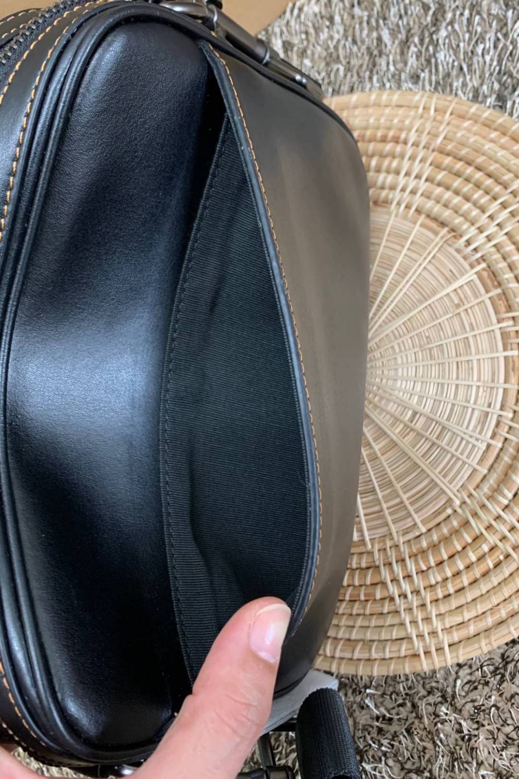 3สีเข้าใหม่งานคุณภาพอีกแล้วคับท่านน ทั้งสี ทั้งหนังสวยมากๆค่าา!! COACH GRAHAM CROSSBODY BAG ((39946)) พร้อมส่ง! กระเป๋าสะพายแบบครอสบอดี้ร์ ใช้ได้ทั้งชาย//หญิง หนังแท้อย่างดี เรียบหรูค่ะ ด้านหน้ามีช่องซิปซ่อนให้หนึ่งช่อง ช่องซิปหลักกว้าง ใส่ของจำเป็นได้ครบ