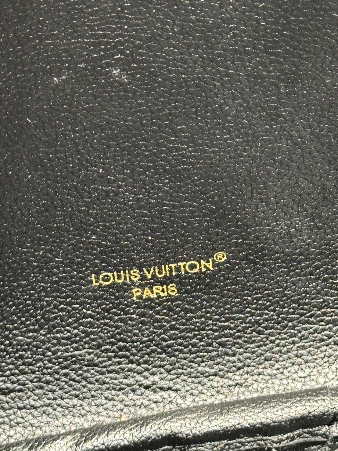 LV Neverfull Inside Out MM / LV Tote Bag กระเป๋าทรงโท้ทใบใหญ่ กลับด้านใช้ได้ 2 ฝั่ง ดีไซน์ใหม่ที่ฮอตที่สุดในตอนนี้ มาพร้อมใบลูกพิมพ์ลายเส้นตรงสวยเด่น เป็นอีกรุ่นที่นิยมใช้เยอะมากๆ ภายในโล่งกว้าง สะพายไปเที่ยวต่างจังหวัดคือดีงามมากจ้า หรือจะสะพายไปทำงาน ไป