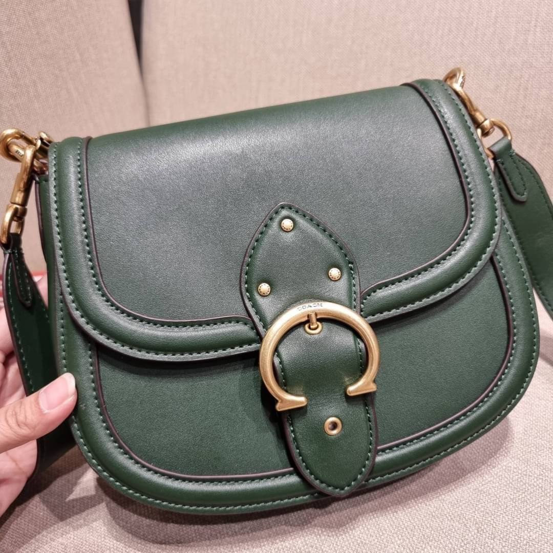 COACH C0749 BEAT SADDLE BAG The best item! ที่สาวๆรอคอย! ฮอตไฟลุก! สีหายาก ละมุนคุณหนู คอลเลคชั่นใหม่ ดีไซน์หรูหรา พิเศษมากๆมาพร้อมสายสะพาย 2 เส้น ใช้คู่กันหรือแยกสะพายก็สวยครบสูตร กระเป๋าสะพายทรง saddle คลาสสิค วัสดุหนัง glove-tanned ทนทาน เปิด-ปิดด้วยกร