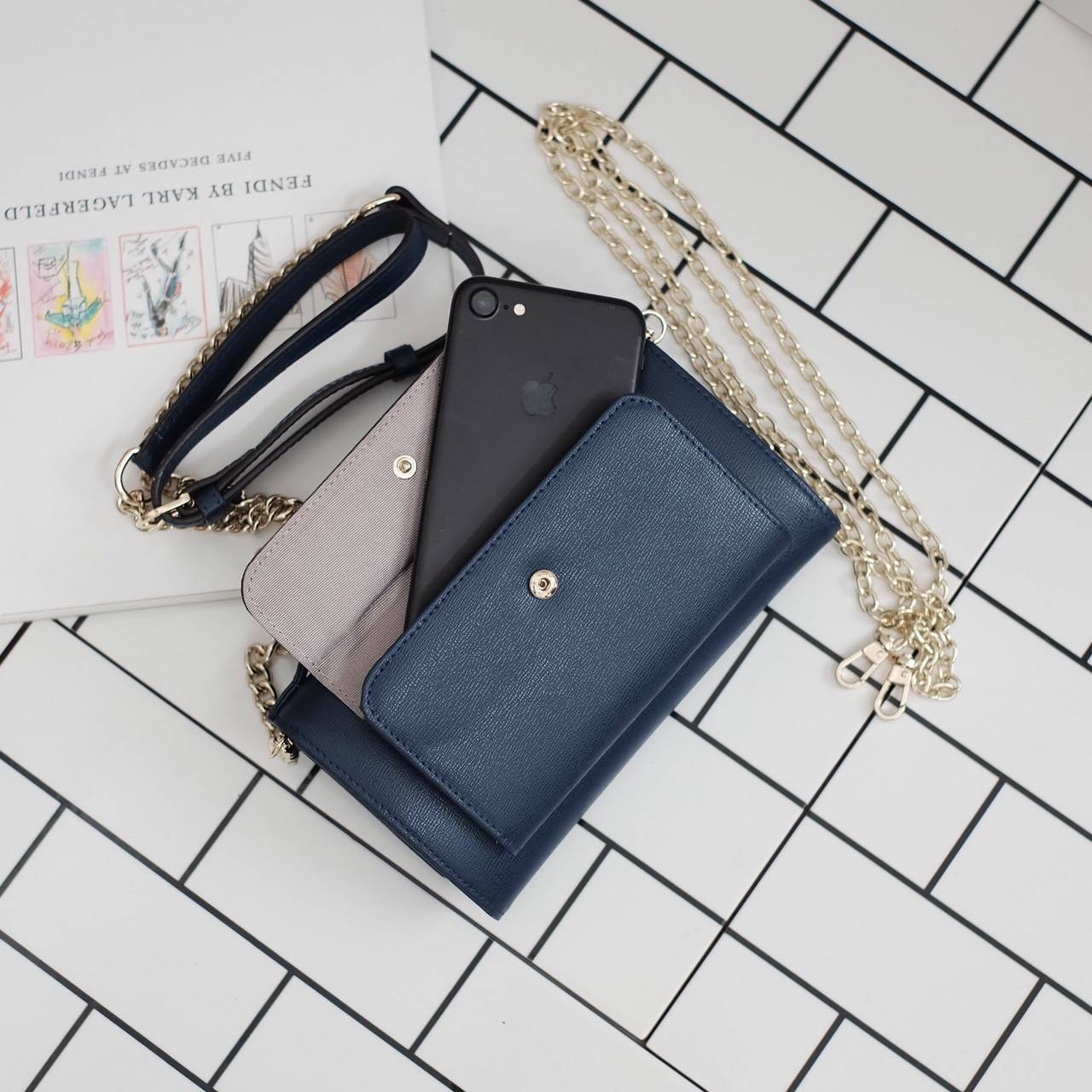 รุ่นขายดี **หนังวัวแท้สวยมาก KEEP • Ari • กระเป๋า สตางค์ยาว ปรับเป็นคลัช หรือถือ สะพาย ก้อได้หมด ขนาด กะลังดี ทรงสวย แค่ใบเดียวจบ! หนังคุณภาพเยี่ยม ภายใน จุของคุ้ม ใส่บัตร ใส่มือถือได้ทุกรุ่น ใบนี้ จะแต่งกับ Look ไหนก้อเข้ากันได้ดีแน่นอนค๊า Don't mis