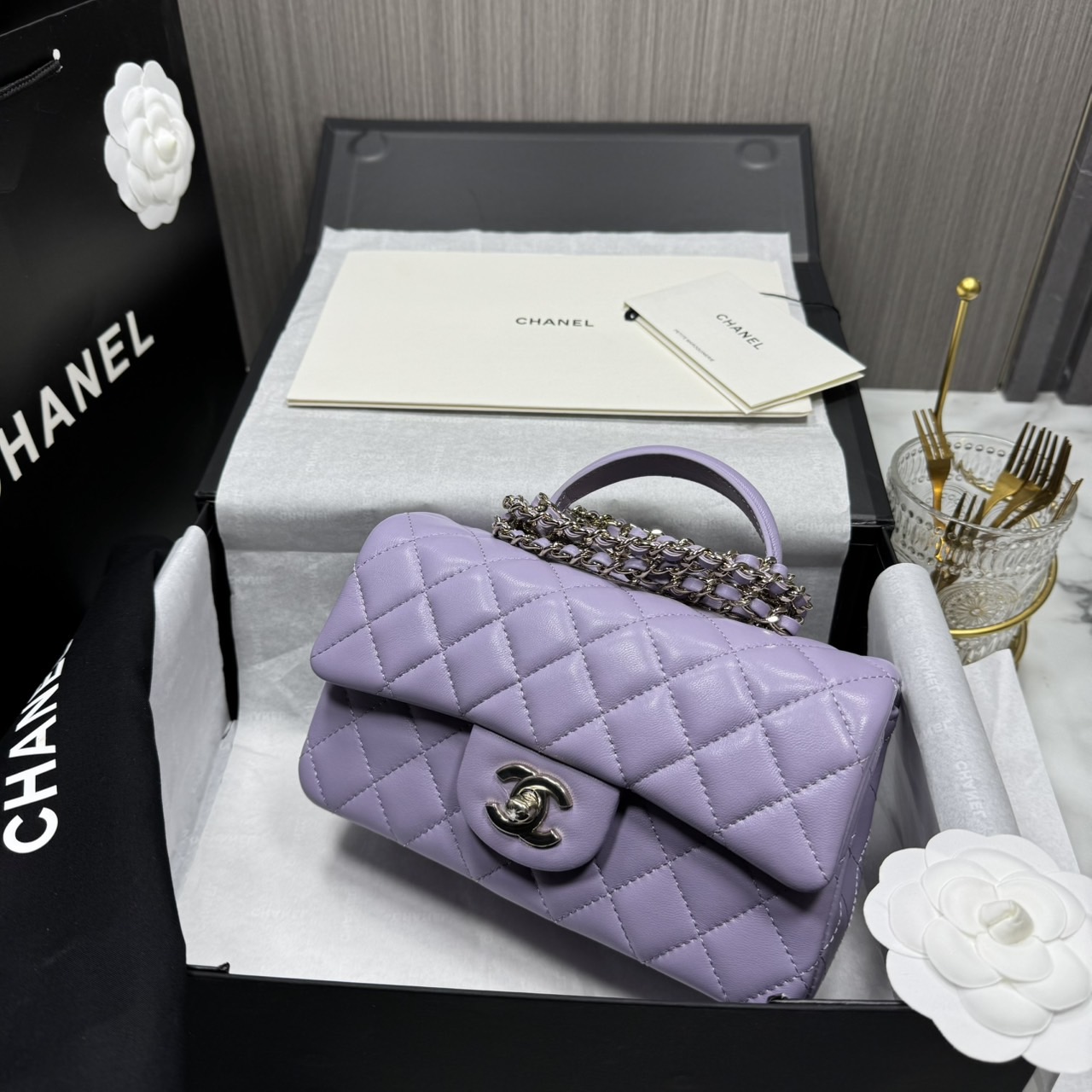 ORI | หนังแท้ Chanel Mini Classic Handbag With Top Handle กระเป๋าสะพายรุ่นคลาสสิกพร้อมหูจับถนัดมือ สวยเรียบหรู 🤍 สินค้าเกรดออริจินอล เทียบแท้