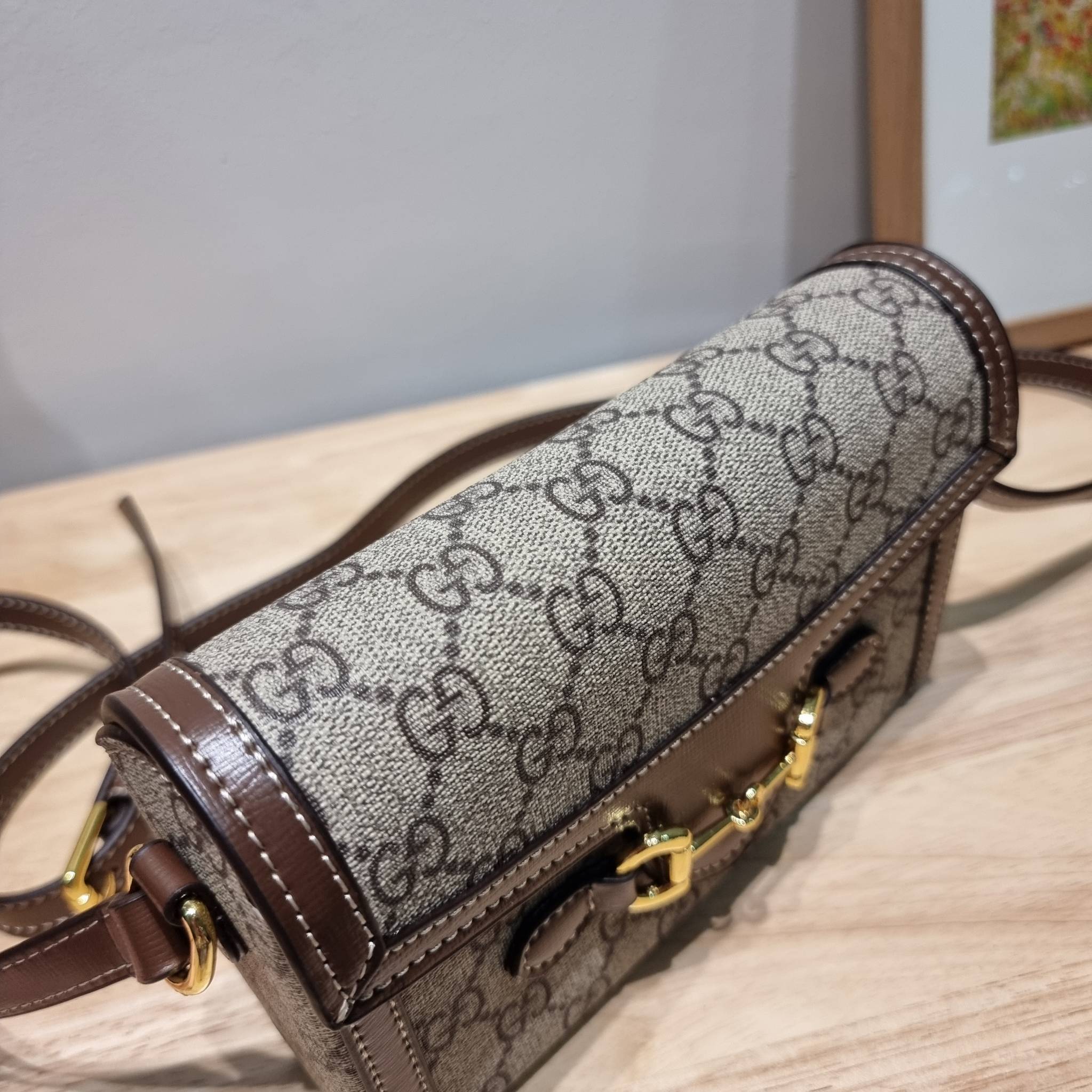 Set 3 ชิ้น Gucci Horsebit 1955 Mini Bag / GG crossbody horizon mini bag box set ชวนสะสม ใครมองหาของขวัญอยู่ เซ็ทนี้จัดว่าเลิศมาก! กับการจับเอารุ่นยอดฮิต มามิกซ์รวมกับไอเท็มสุดคุ้มของมันต้องมี!! จัดเรียงให้อยู่ในกล่อง box set ลิมิเต็ด ที่มีทั้งแว่นตา gentl