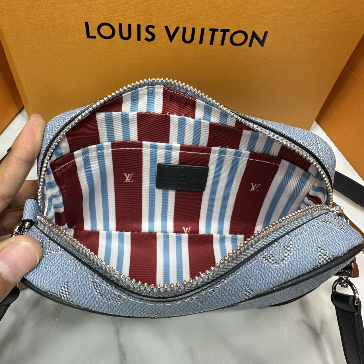 ORI หนังแท้ | LV Trocadéro Wearable Wallet Monogram Canvas 20cm กระเป๋าสะพายทรงแมสเซ็นเจอร์ดีไซน์ใช้เป็นกระเป๋าสตางค์ได้ ขนาดกำลังสวยกะทัดรัด คลาสสิคหรูหราคล่องตัว