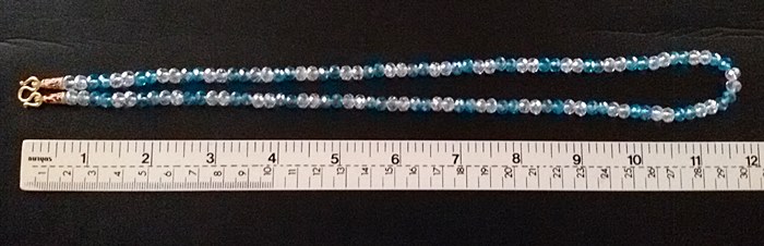 สร้อยคอคริสตัลฟ้าสลับขาว(ใส่พระได้1องค์) ความยาวทั้งเส้น 24 นิ้วค่ะ