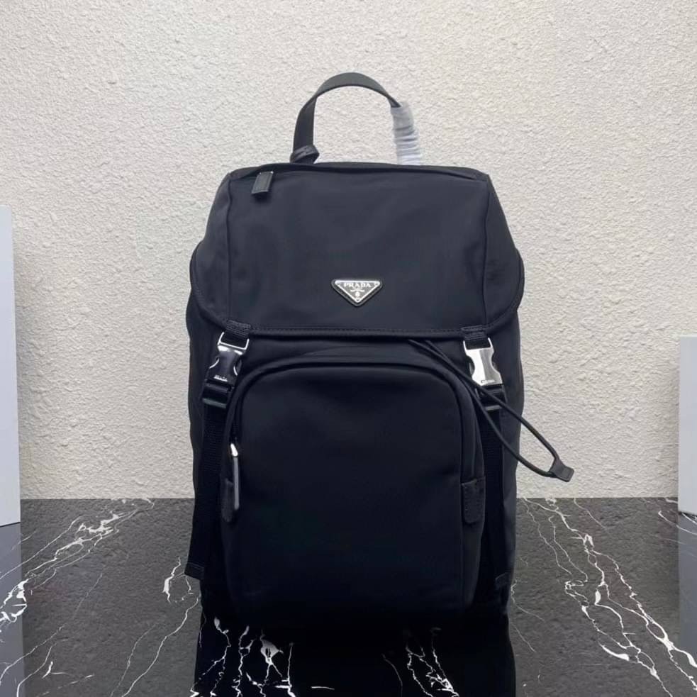 Prada logo-plaque multi-pocket backpack / PRADA backpack พร้อมส่งที่ไทย กระเป๋าเป้ไนล่อนพราด้า **สินค้าเกรดท็อปออริจินอล 1:1 สลับแท้ ใช้งานต่างประเทศได้ งานสวยตามรูป ภาพถ่ายจากงานขายจริง