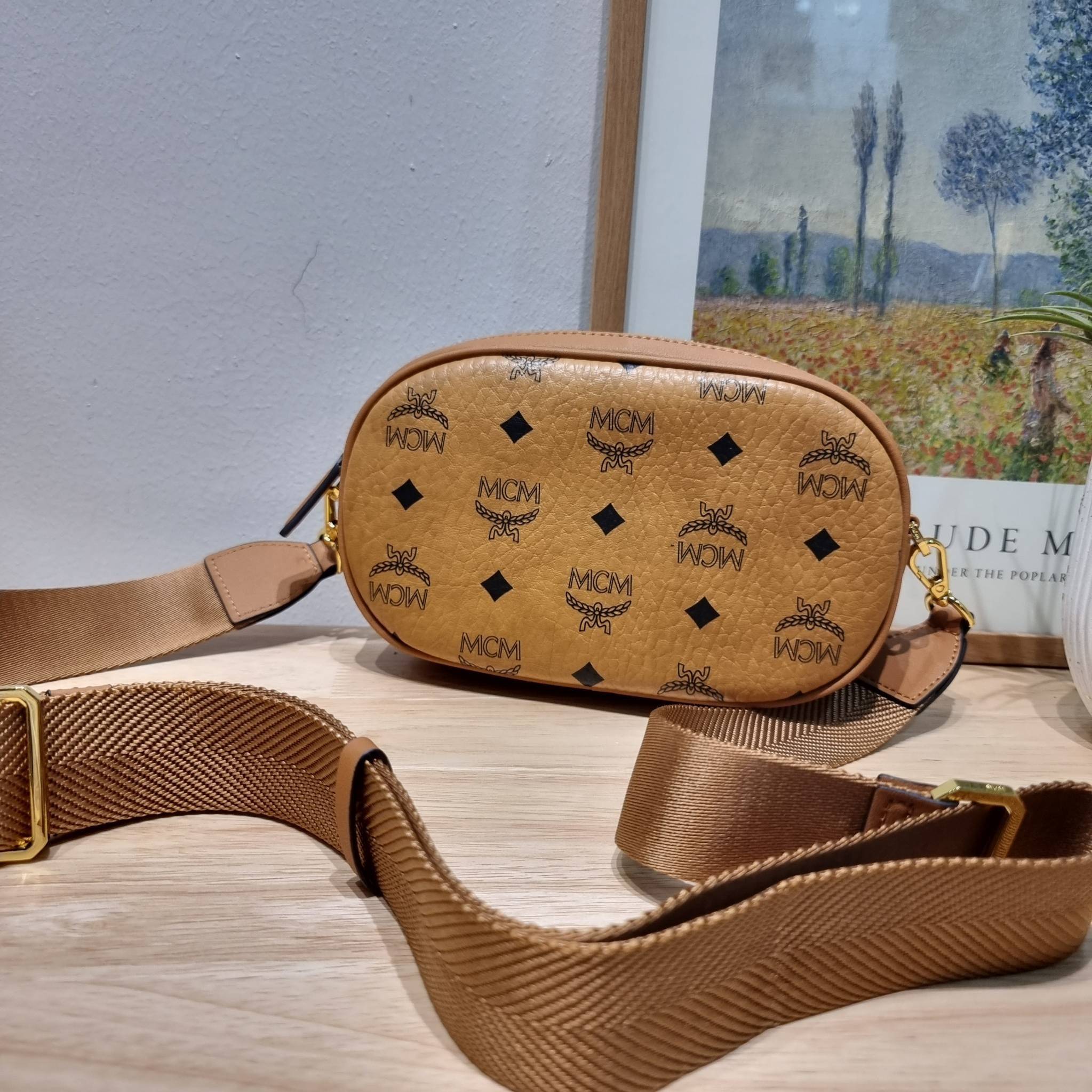 ORI | M.C.M ESSENTIAL MULTI POCHETTE BAG IN VISETOS กระเป๋าสะพายมัลติฟังก์ชั่น ดีไซน์กระเป๋าทรง pouch 3 ชิ้นสุดคุ้ม สามารถประกอบเข้าด้วย หรือแยกชิ้นใช้งานได้หมด ครบครันตอบโจทย์ทุกลุค