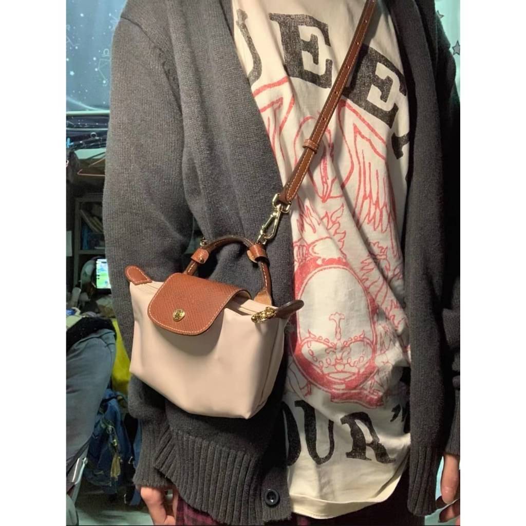 LONGCHAMP LE PLIAGE ORIGINAL Pouch with handle กระเป๋าใบเล็กขนาดกระทัดเหมาะกับใส่ของจำเป็นจุกจิก กันน้ำได้ พร้อมส่ง