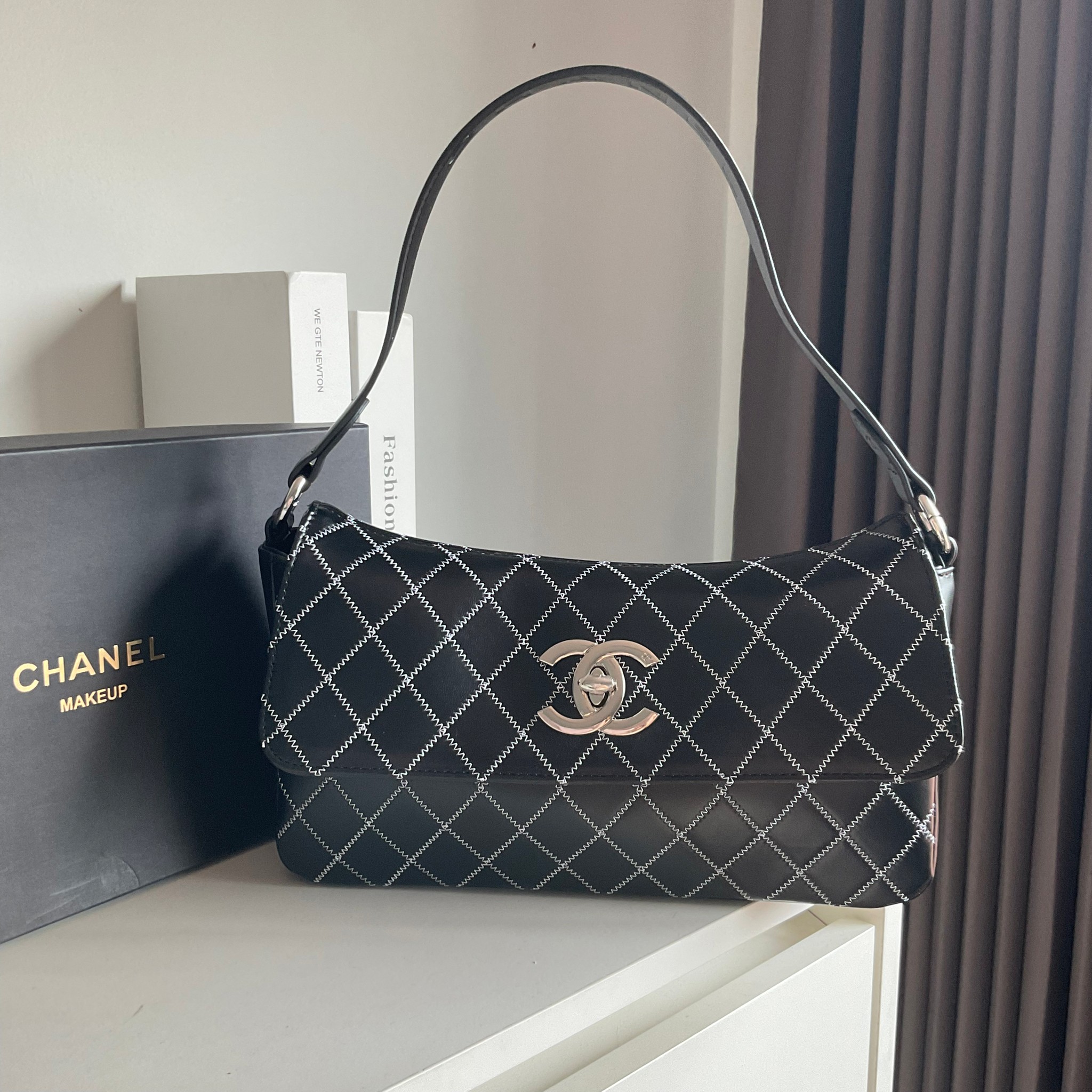 Chanel E/W Quilted Chain Stitch Flap Bag - Black Shoulder Bag / CHANEL VIP CROSSBODY BAG กระเป๋าทรงสะพายข้าง หนังพียู อะไหล่เงิน เย็บกิมมิคตารางสีขาว