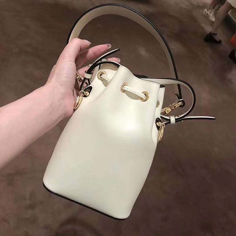 FENDI Mon Tresor Mini Leather Bucket Bag / FENDI Bucket Bag พร้อมส่ง กระเป๋าถือหรือสะพายข้างทรงบัคเก็ต ทรงขนมจีบ ลายแบรนด์ อะไหล่ทองหรูหรา