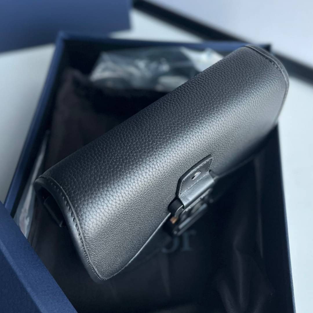Dior Messenger Gallop Bag / DIOR Mini Gallop Bag with Strap Black Grained Calfskin เกรดใช้งานสลับใบจริงได้ หนังแท้ เทพออริจินอล เป็นรุ่นสั่งทำพิเศษ ภาพสินค้าถ่ายจากงานขายจริงใช้งานต่างประเทศได้